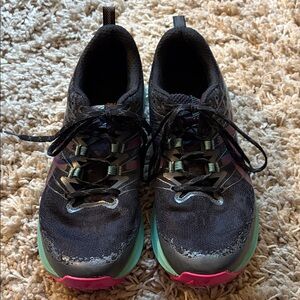 Asics Women's Fuji Lite Trail sneakers 10.5